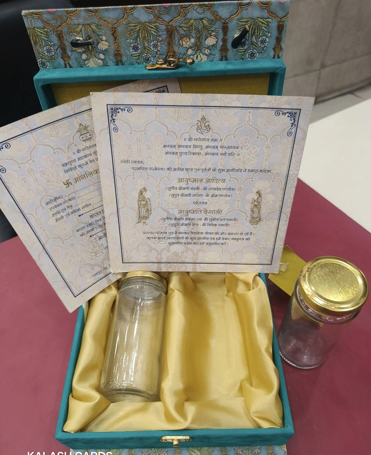 Luxury wedding invite box thumbnail 3