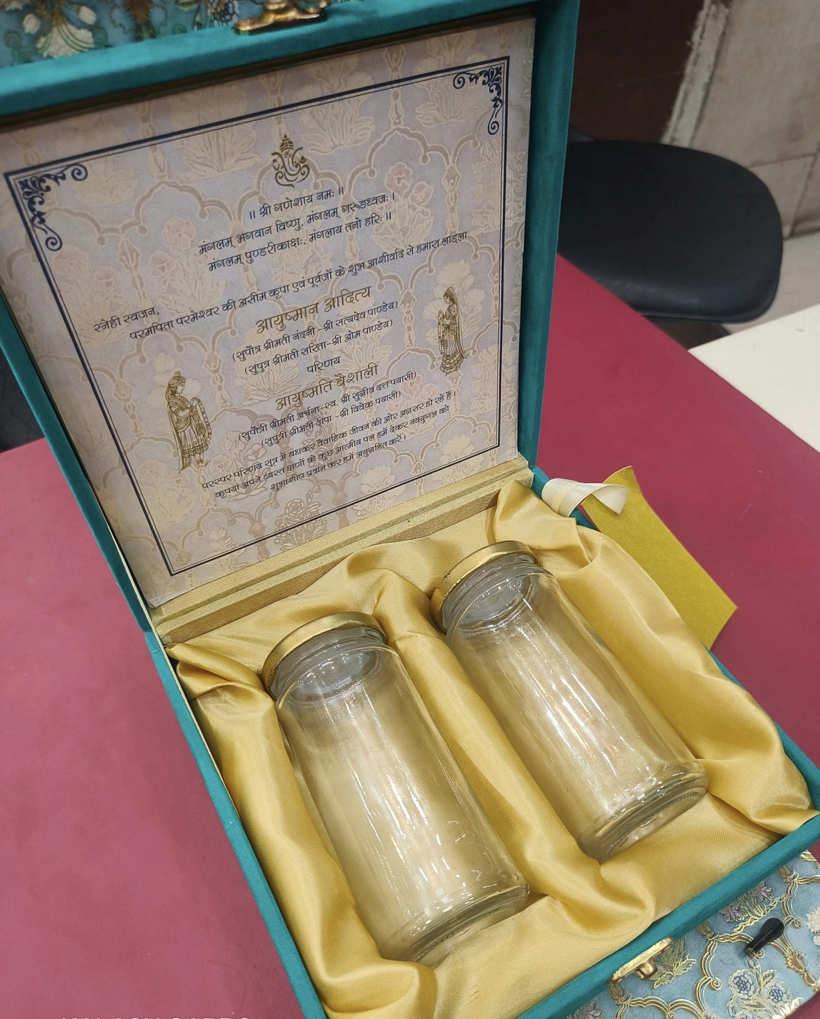 Luxury wedding invite box thumbnail 2