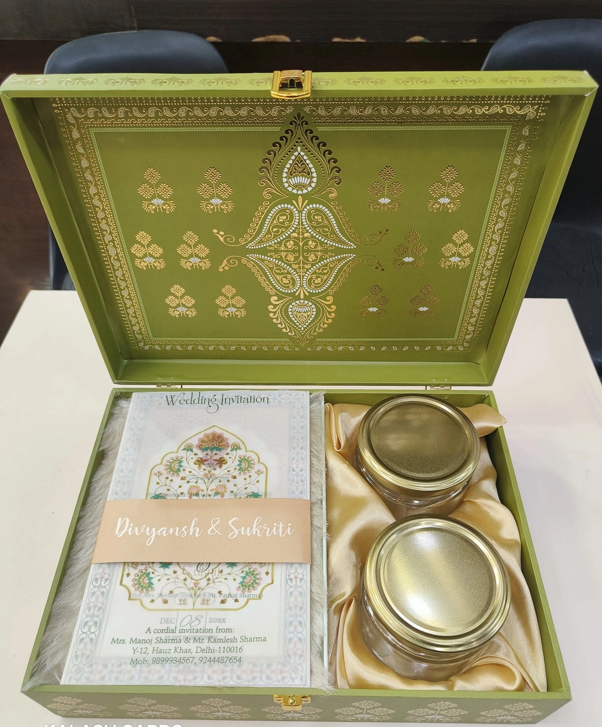 Emerald Velvet Luxury Wedding Invite Box thumbnail 2