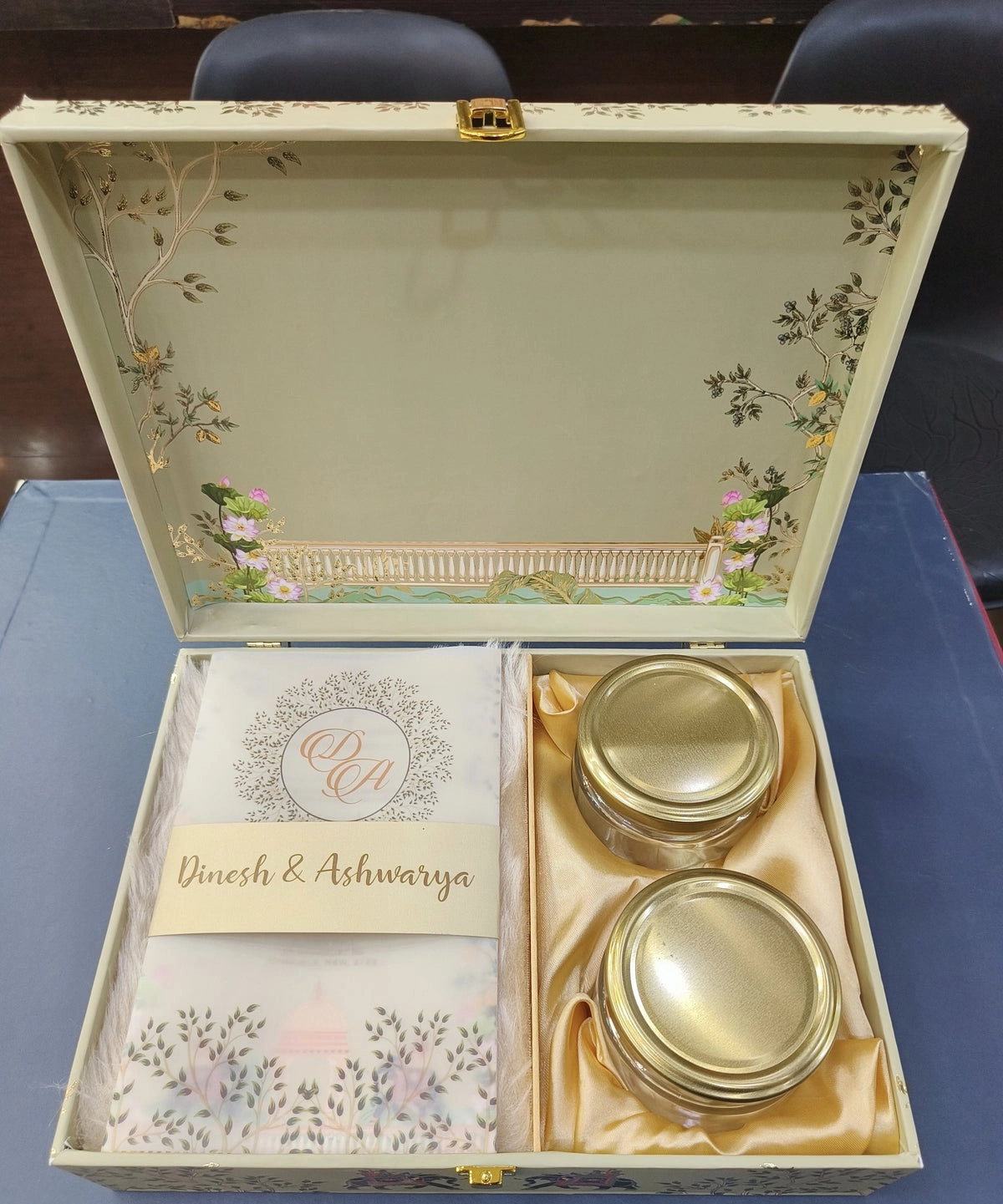 Luxury wedding invite box thumbnail 2