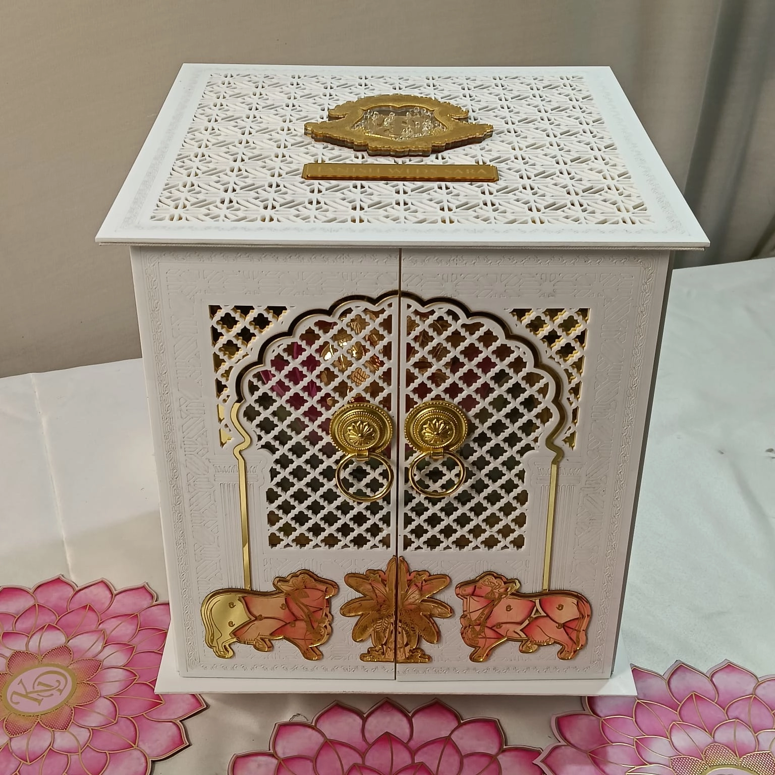 Royal Temple Luxe Invitation Box thumbnail 4