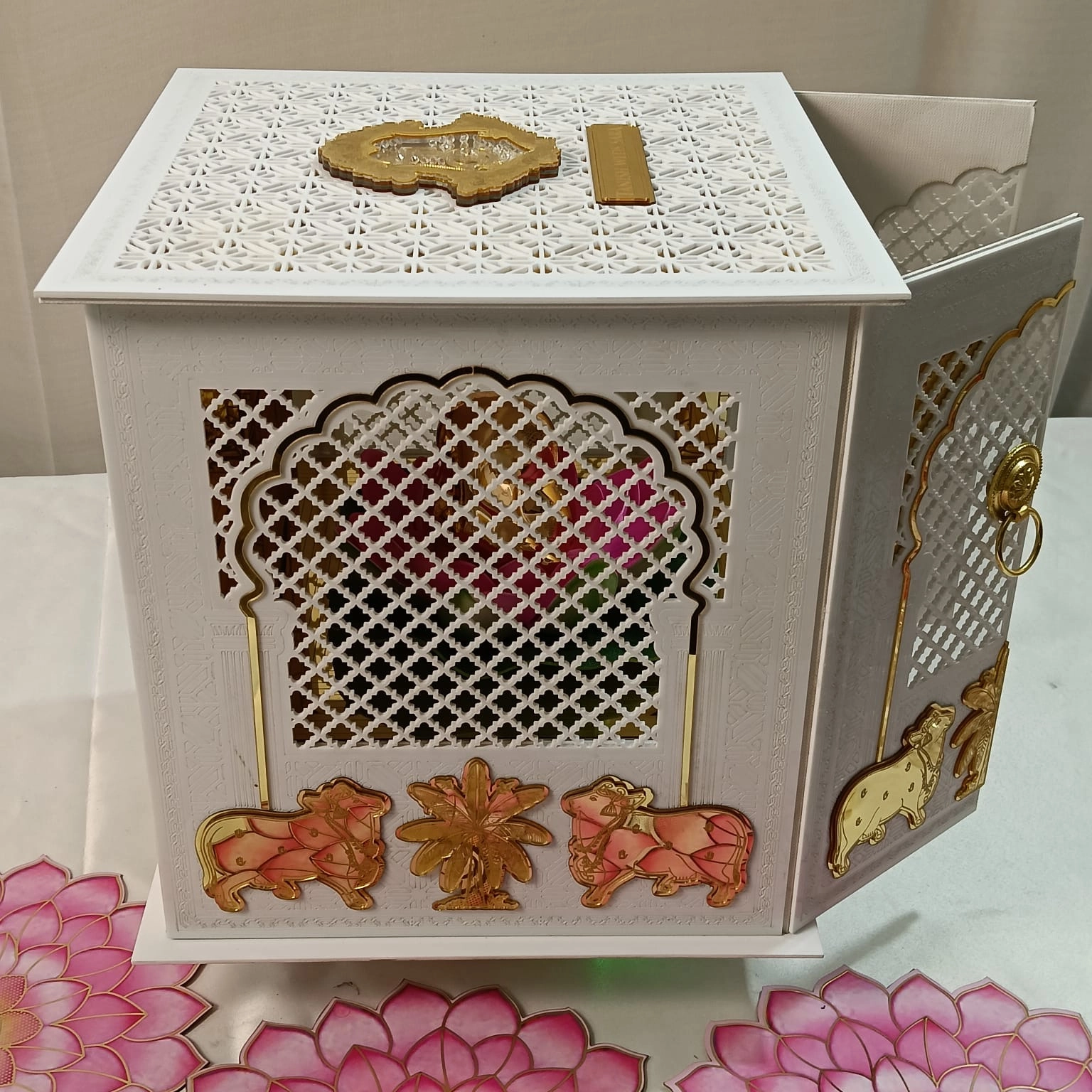 Royal Temple Luxe Invitation Box thumbnail 5