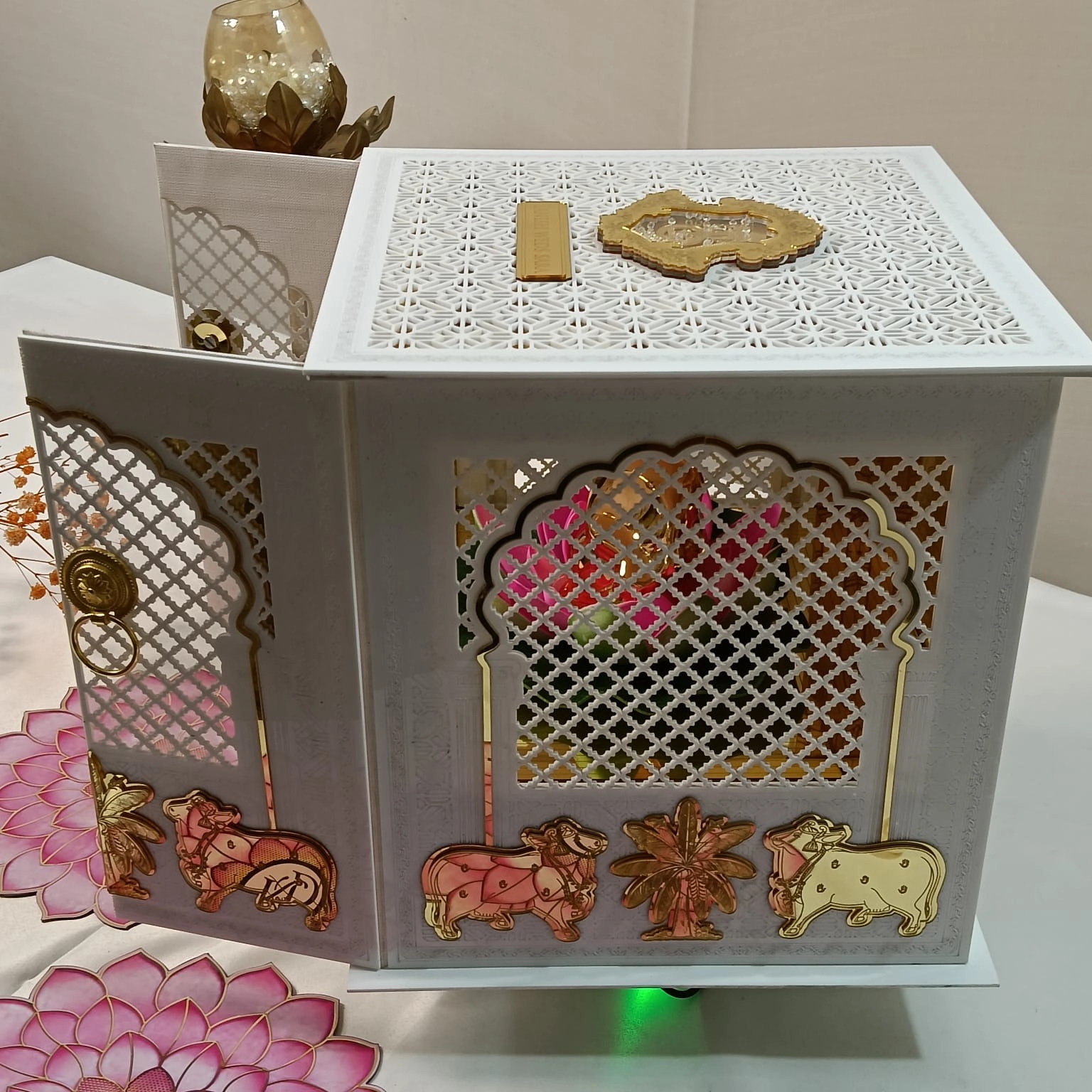 Royal Temple Luxe Invitation Box thumbnail 2