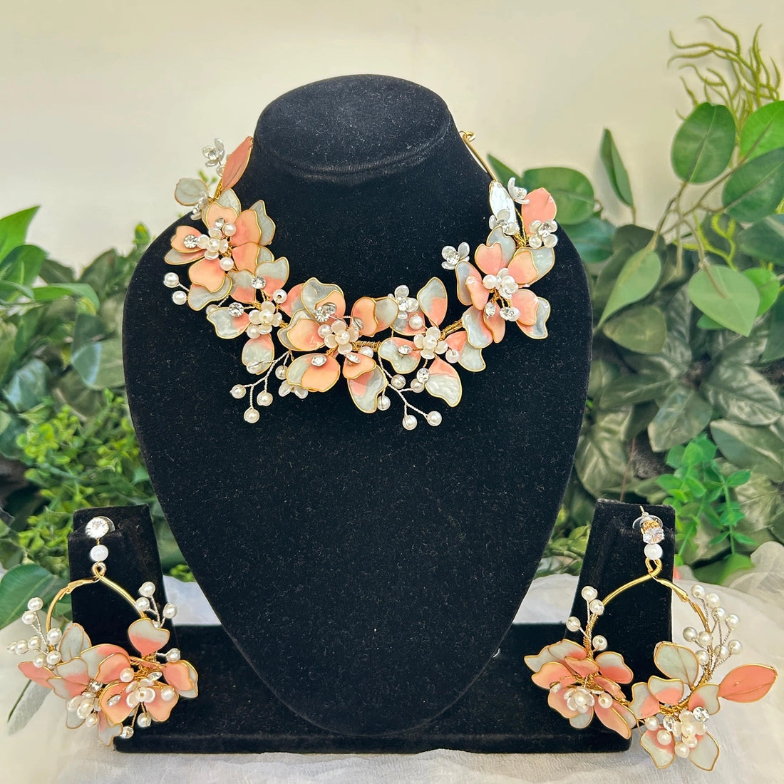 Necklace and earrings thumbnail 2