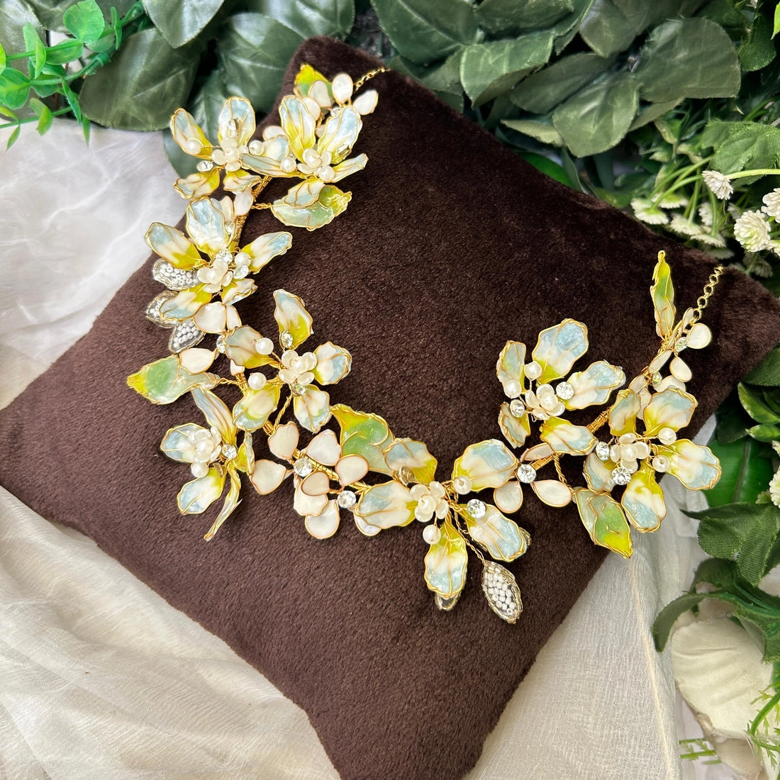 Necklace and earrings thumbnail 3