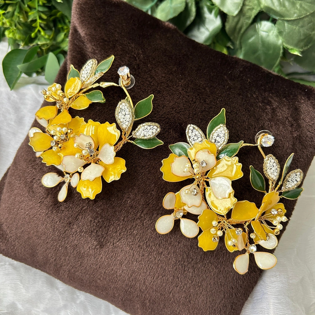 Necklace and earrings thumbnail 3