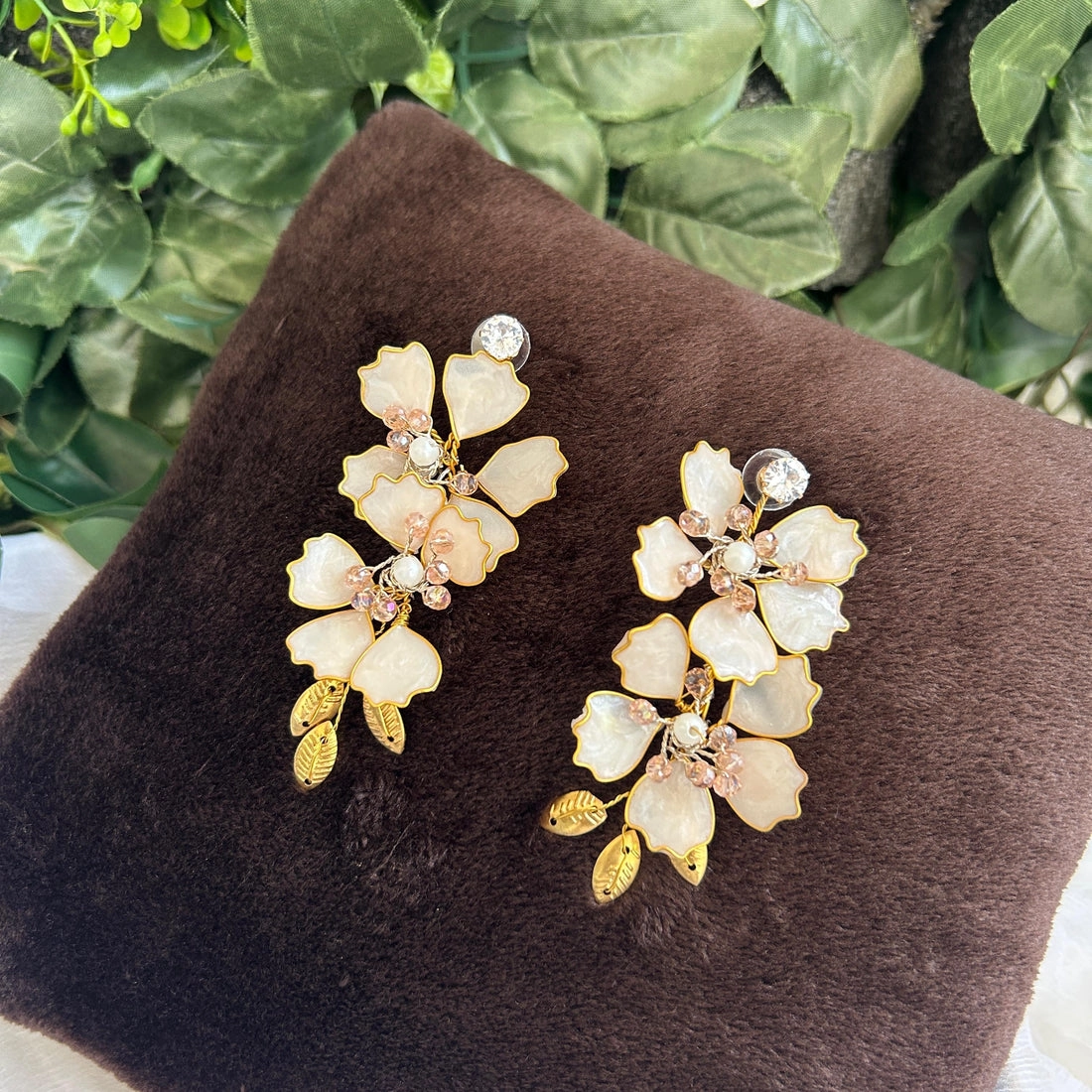 Necklace and earrings thumbnail 3