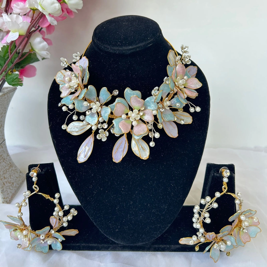 Necklace and earrings thumbnail 2