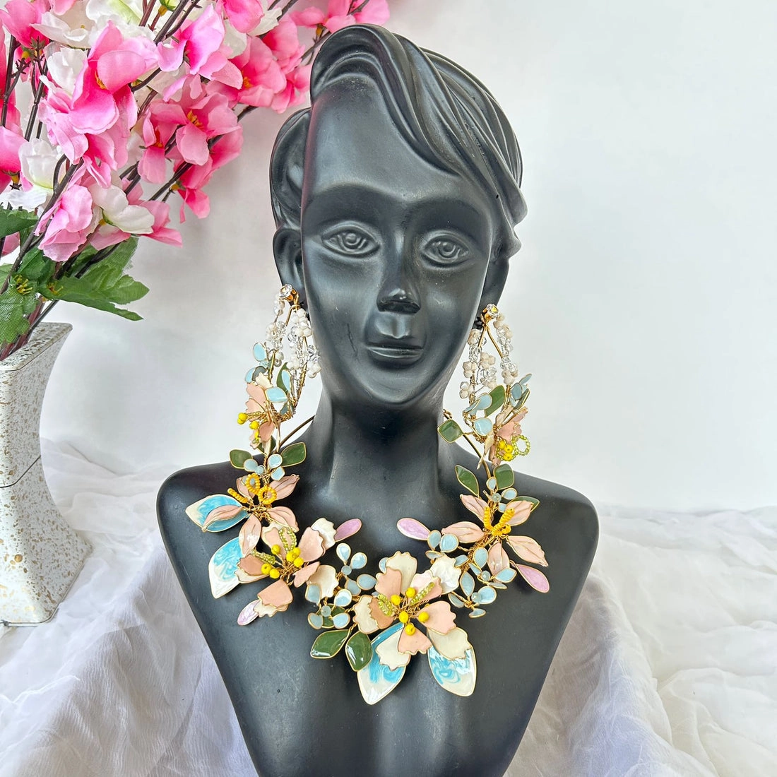 Necklace and earrings thumbnail 3