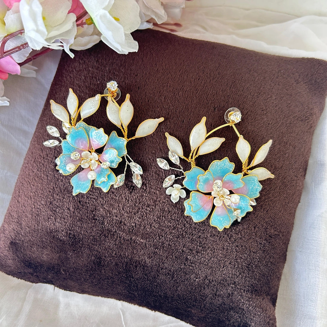 Necklace and earrings thumbnail 3