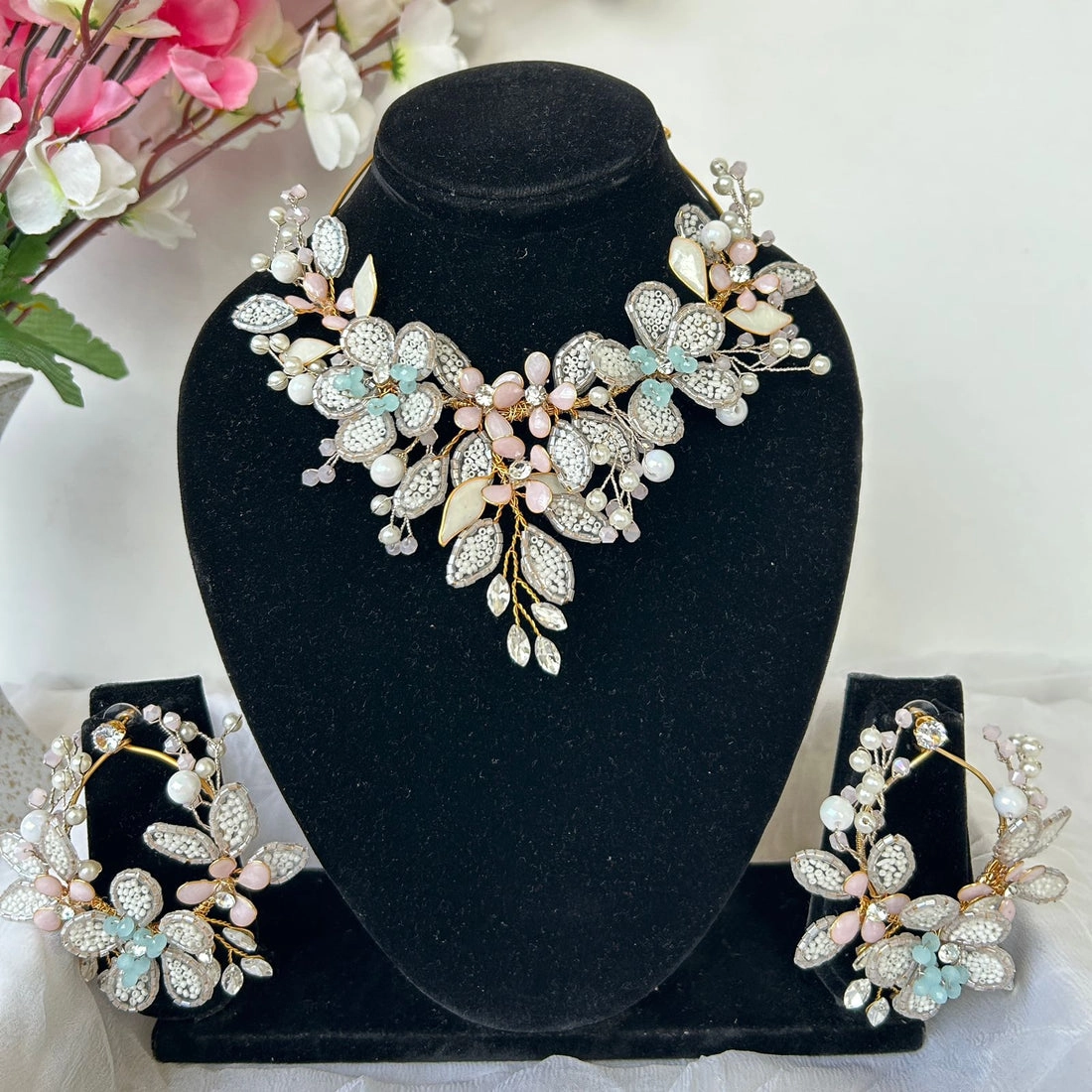 Necklace and earrings thumbnail 3