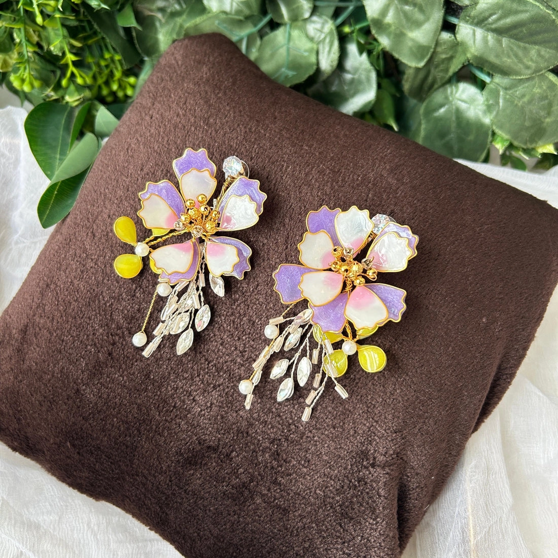 Necklace and earrings thumbnail 3