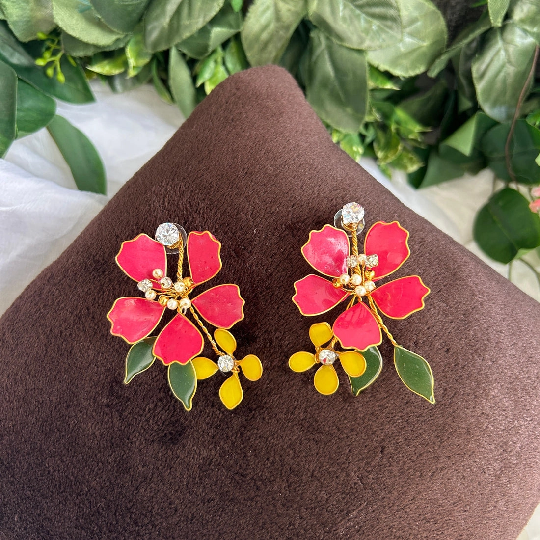 Necklace and earrings thumbnail 3