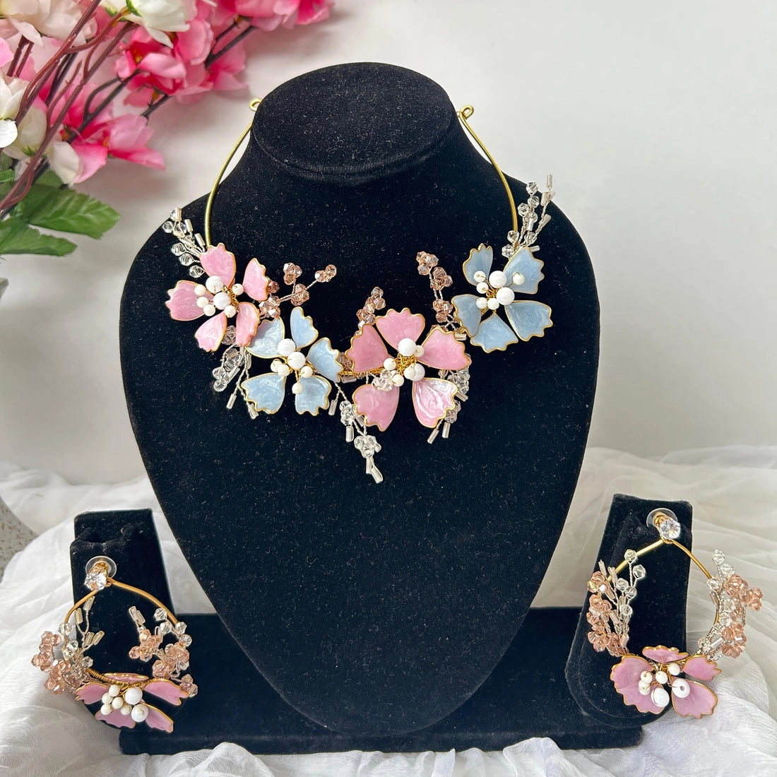 Necklace and earrings thumbnail 3