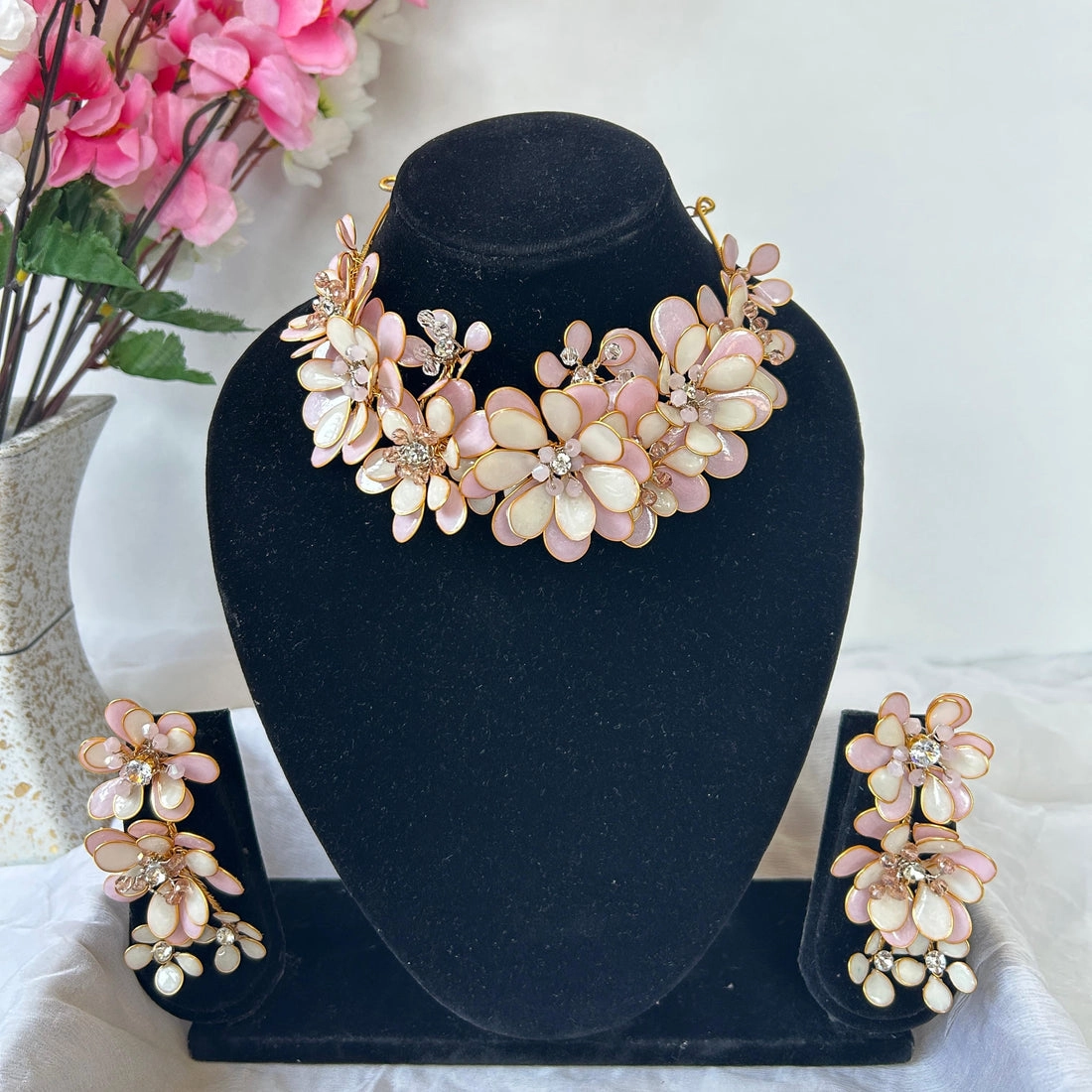 Necklace and earrings thumbnail 3