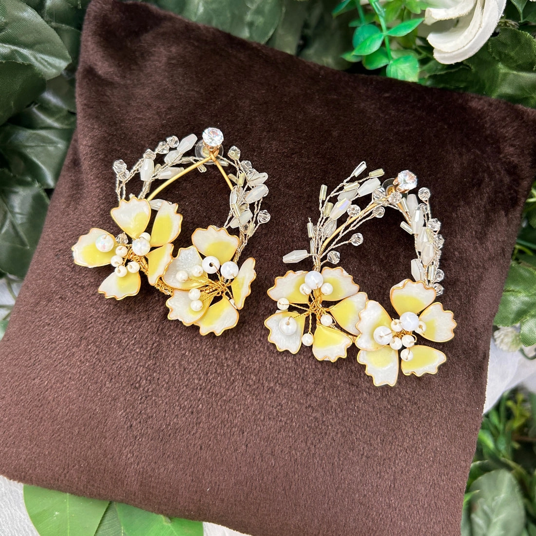 Necklace and earrings thumbnail 3