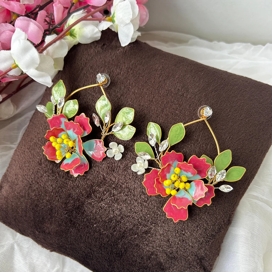 Necklace and earrings thumbnail 3