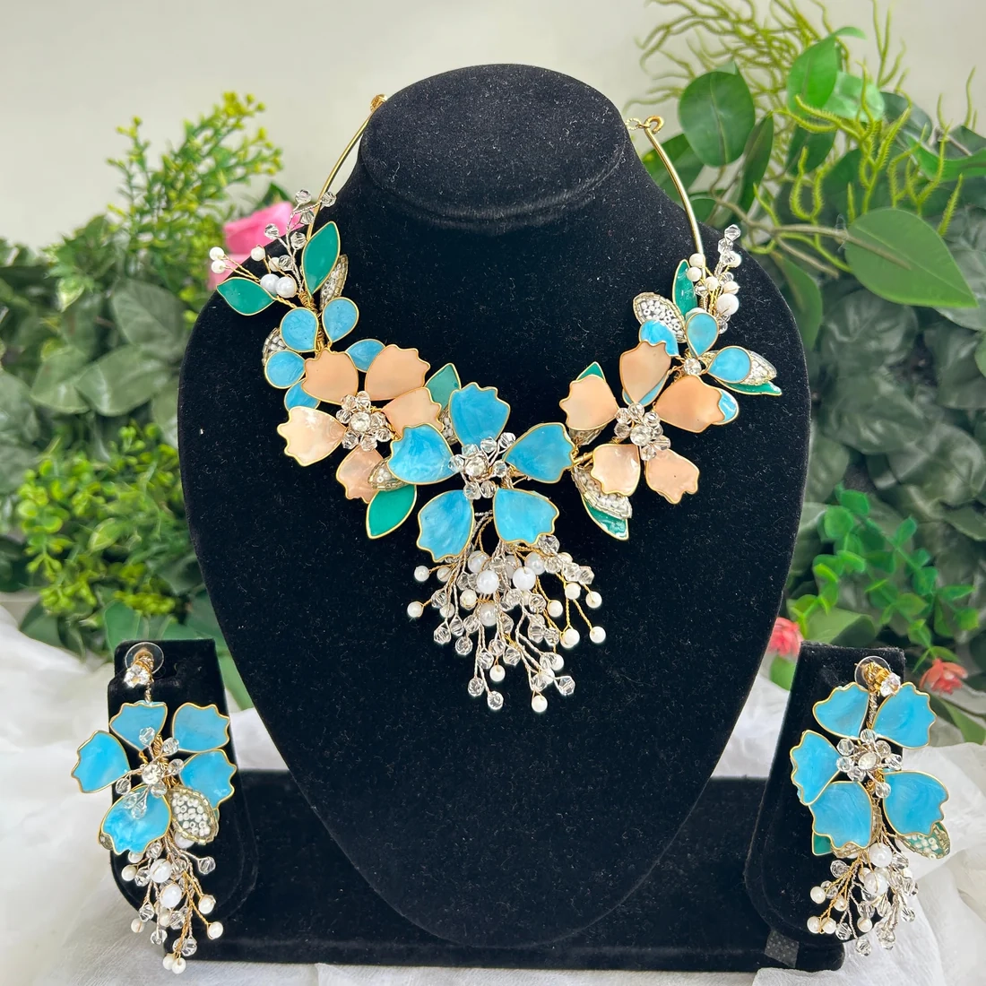 Necklace and earrings thumbnail 3