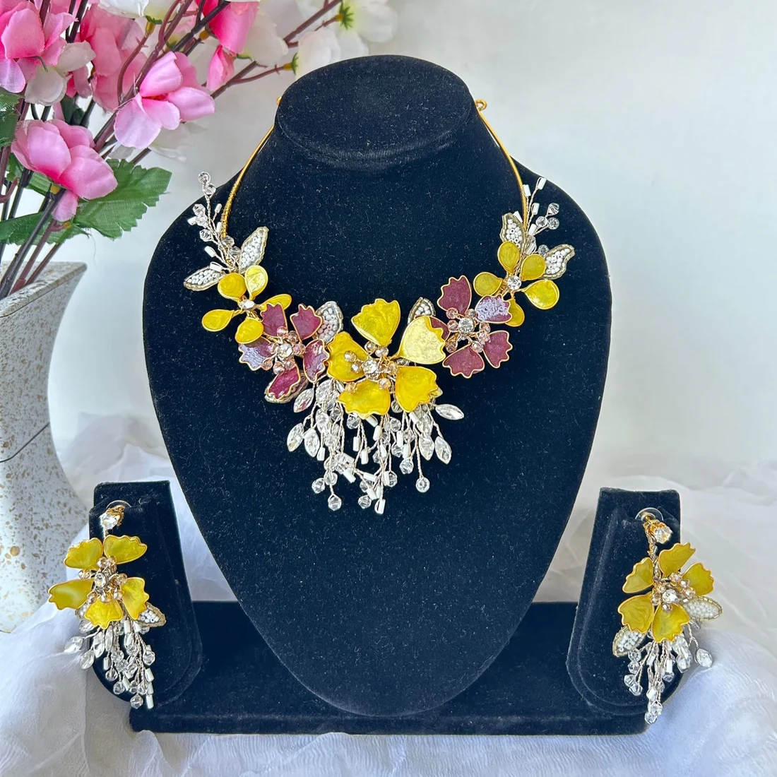 Necklace and earrings thumbnail 2