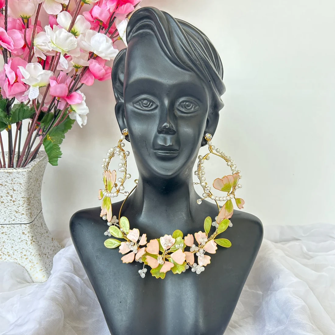 Necklace and earrings thumbnail 3