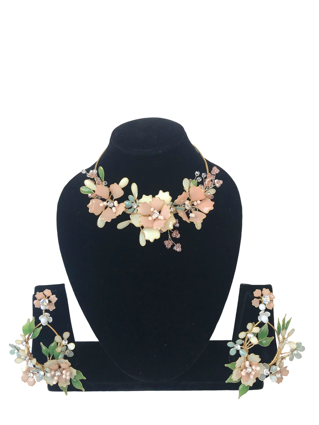 Necklace and earrings thumbnail 3