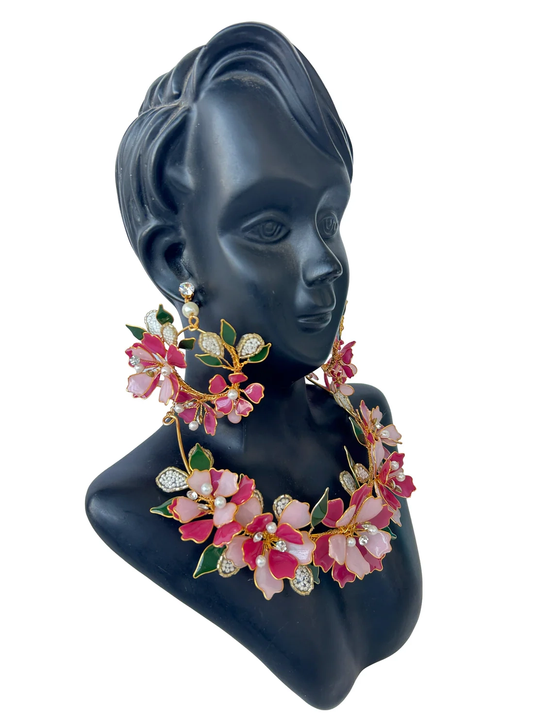 Necklace and earrings thumbnail 3