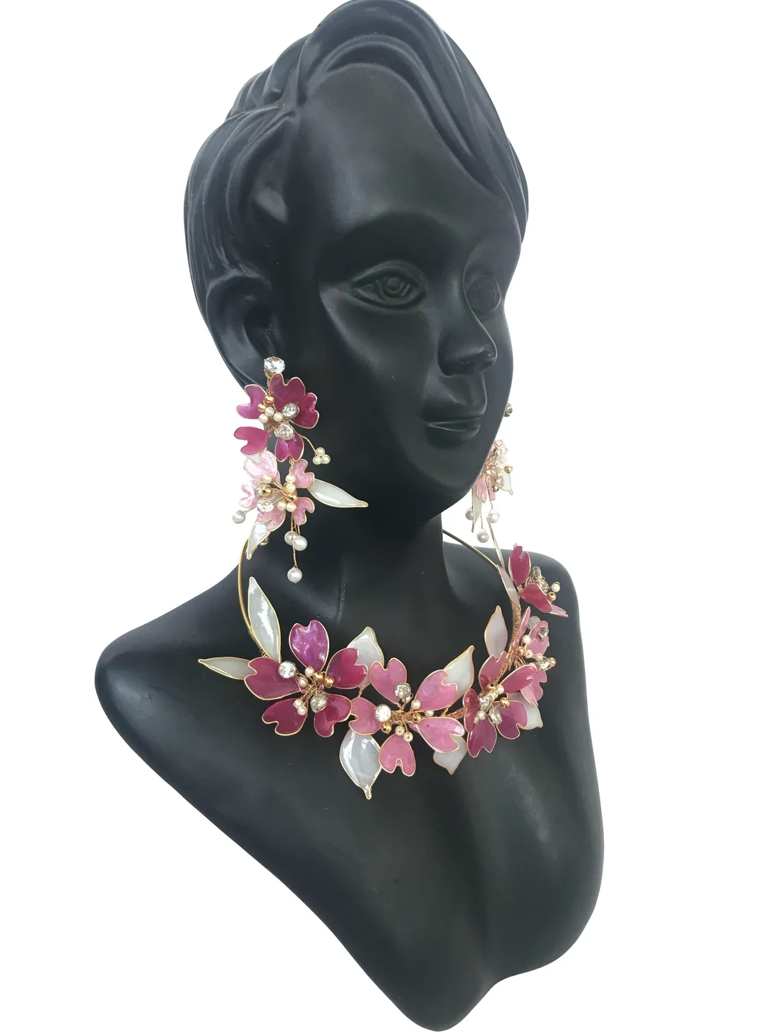 Necklace and earrings thumbnail 2