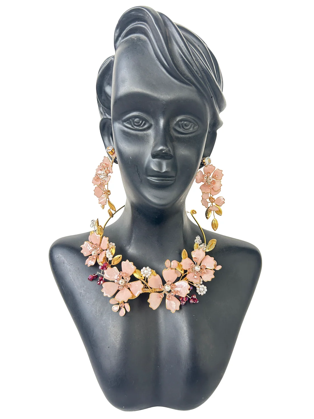 Necklace and earrings thumbnail 3