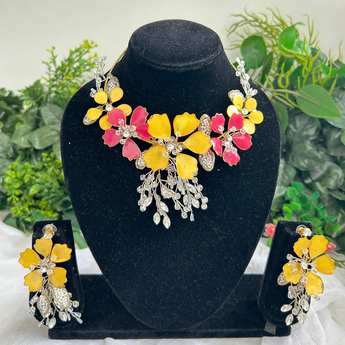 Adriana Floral Necklace & Earrings Set thumbnail 2